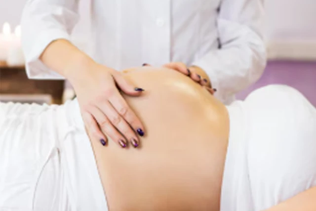 गर्भवती माताओं के लिए पूरे शरीर की मालिश: 10 लाभ