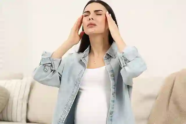 Apa yang Sebaiknya Diminum Ibu Hamil Saat Sakit Kepala?